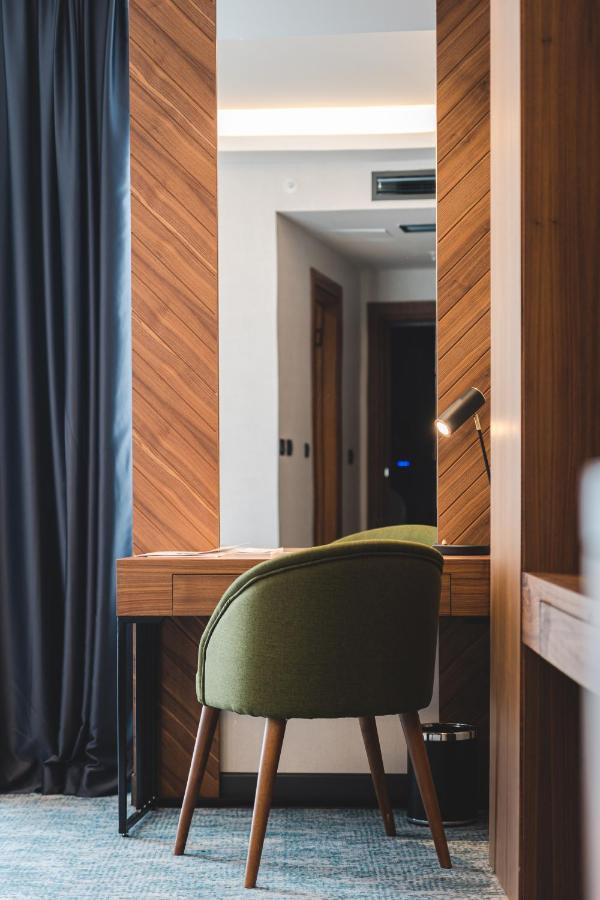 Bristol Hotel Podgorica Exteriör bild