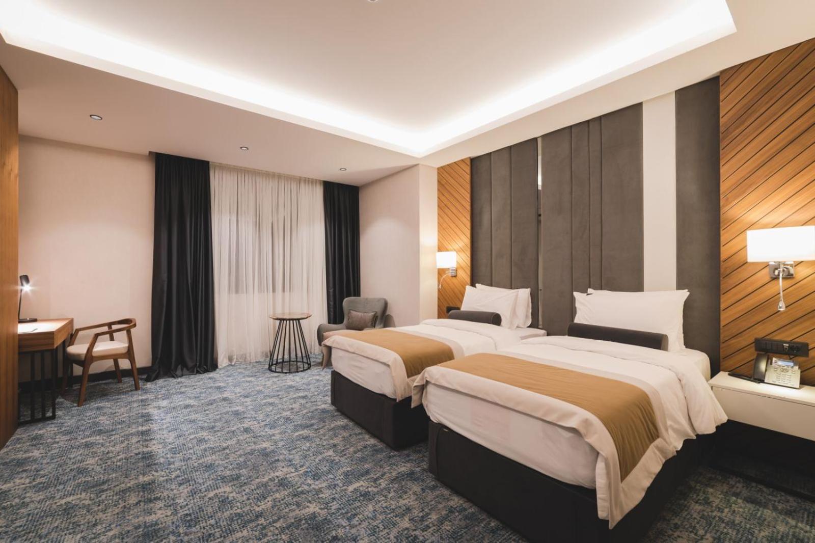 Bristol Hotel Podgorica Exteriör bild
